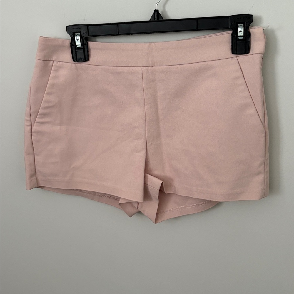 Express Size 4 light pink short
